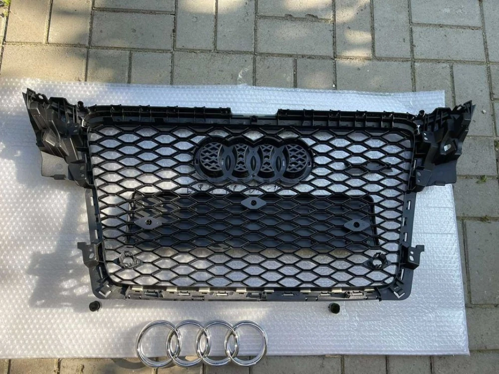 Решетка радиатора Audi A4 B8 (07-11) тюнинг стиль RS4 (чорна)