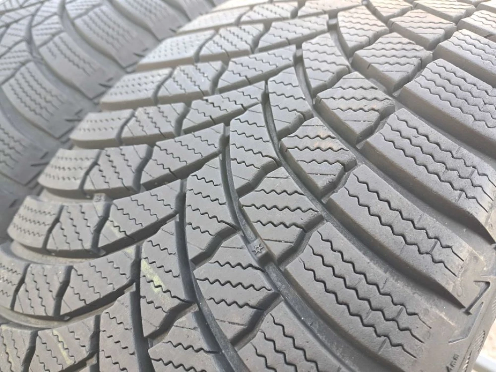 Резина зима 90% протектор Bridgestone 205/55 R16 Blizzak LM001 EVO