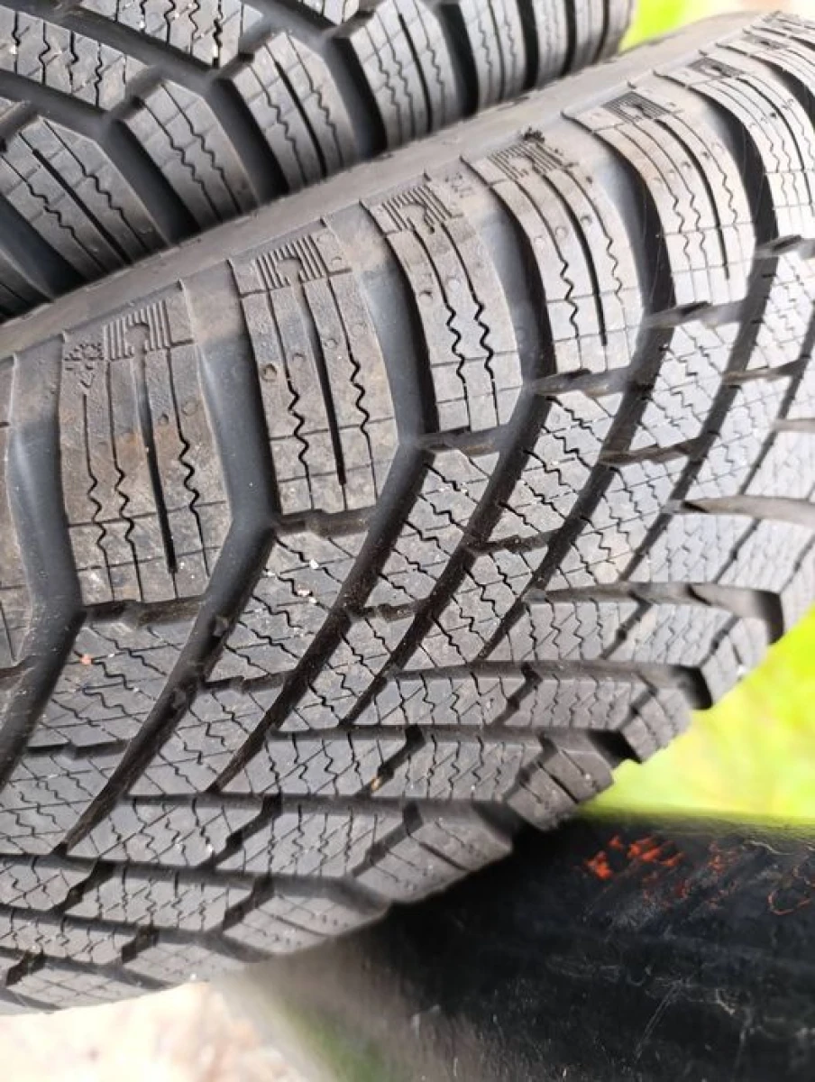 Практично нові зимові шини Continental 165/70 R14 резина Р14