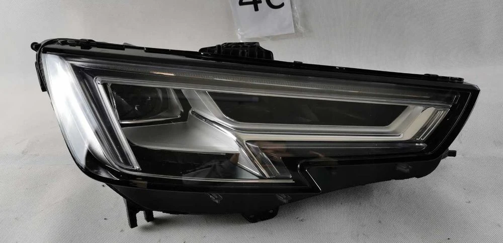 AUDI A4 B9 FULL LED Права/ліва фара