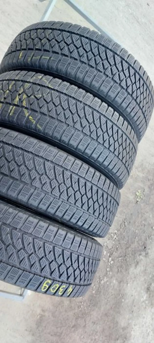 Резина зима 70% протектор Bridgestone 215/70 R15C Blizzak W810