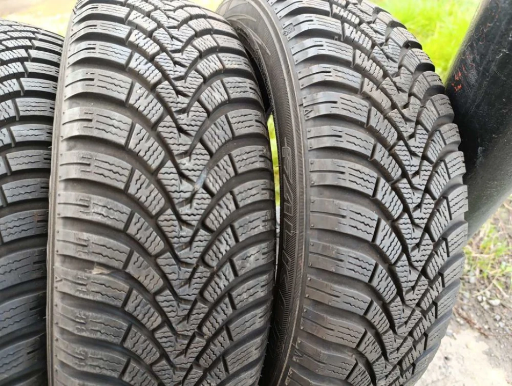 Майже нові зимові шини Falken 165/60 R15 резина Р15