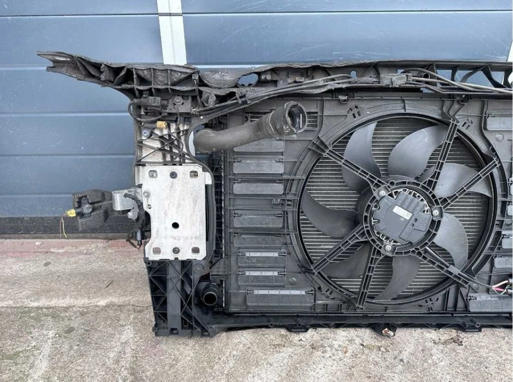 Комплект радіаторів AUDI A4 B9 8W 2.0 TDI Ауді