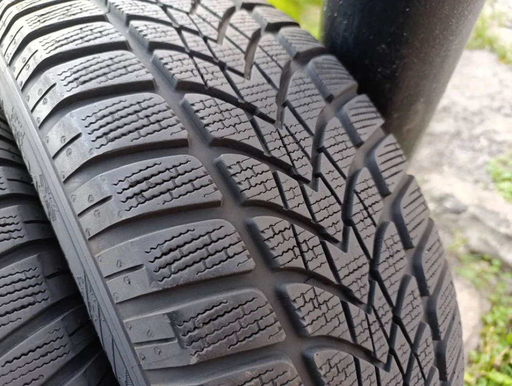 Зимові шини Dunlop 215/60 R16 резина Р16