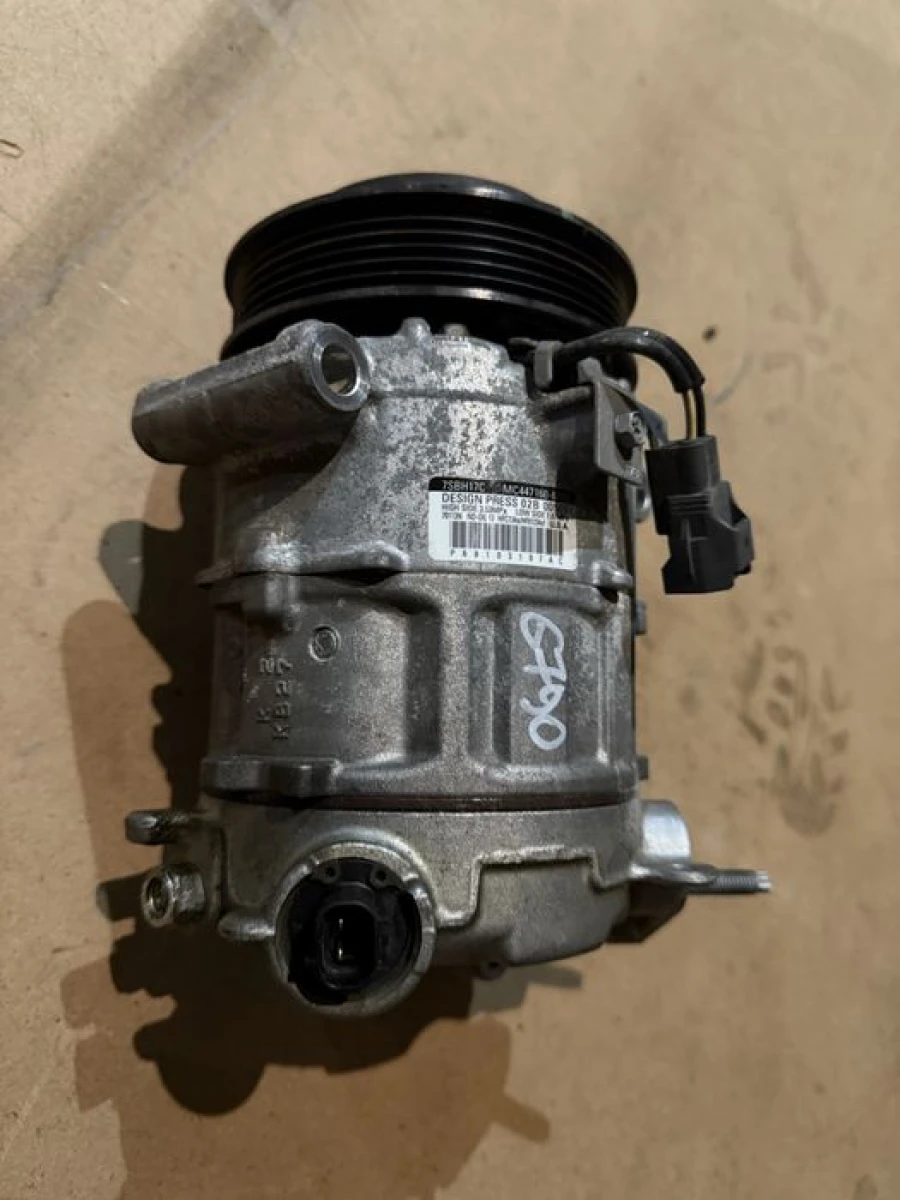 Компрессор кондиціонера jeep cherokee kl 2.4