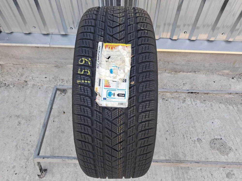 Резина зима НОВА Pirelli 265/45 R21 Scorpion Winter J LR