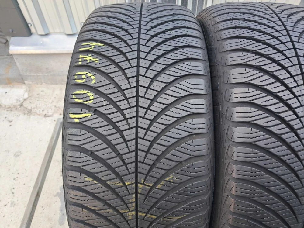 Резина 90% протектор Good Year 245/45 R18 Vector4Seasons GEN-2