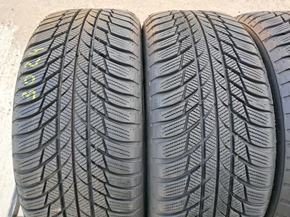 Резина зима 90% протектор Bridgestone 215/55 R17 Blizzak LM001