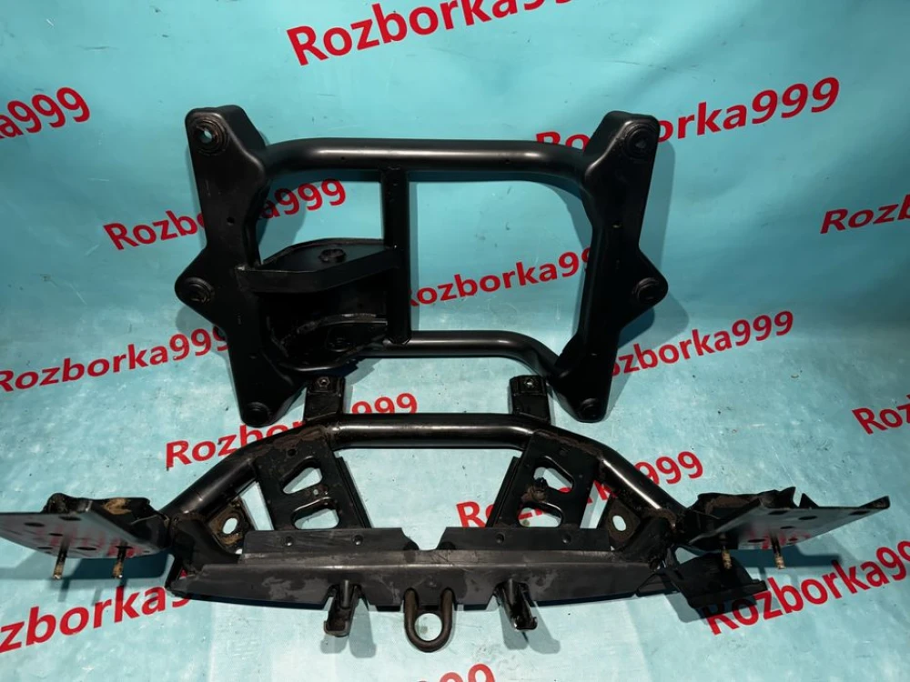 Подрамник балка кпп Land rover Range Rover Vogue L322