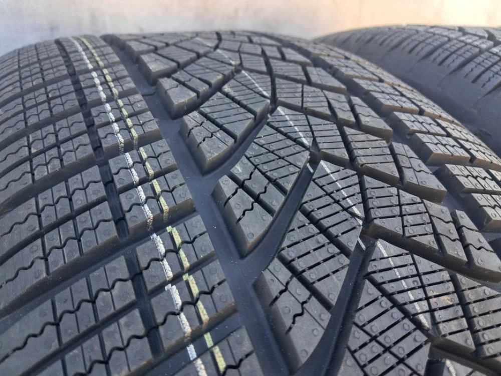 Резина зима НОВА Good Year 255/50 R21 Ultra Grip Performance+ * BMW IX
