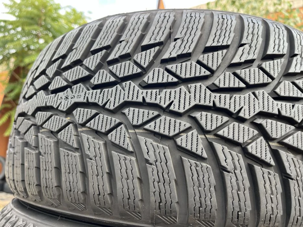 235/35 r19 Nokian WR D4 98% Резина зимняя Finland