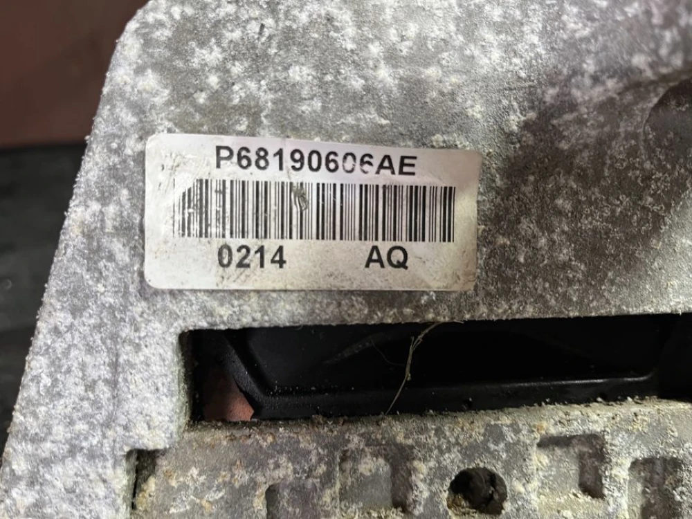 Подушка двигателя 2.4 левая Jeep Cherokee Kl