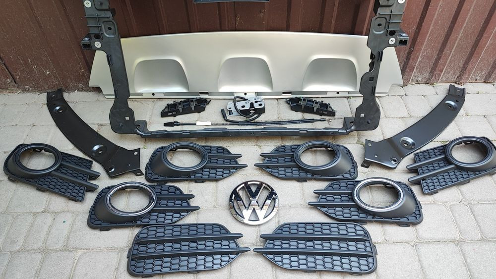 Решітка радіатора VW Tiguan 12 15 17 18 20 накладка заглушка бампера