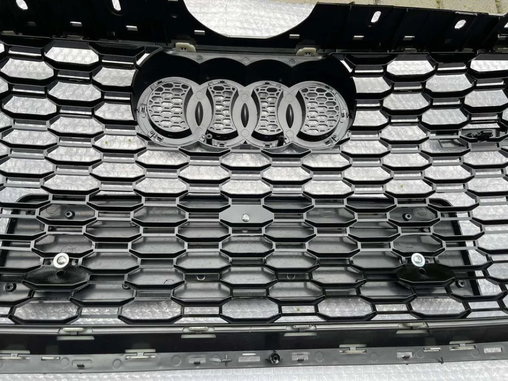 Решетка радиатора Audi A5 F5 (16-19) тюнинг стиль RS5 (чорний глянц)