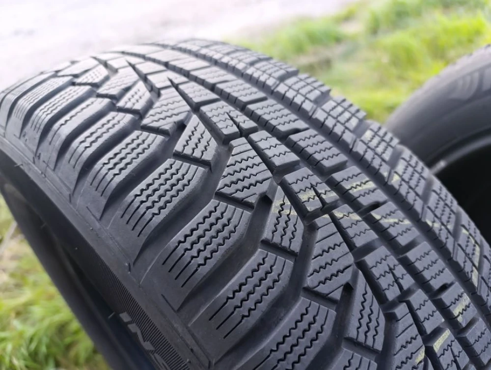 Майже нові зимові шини Hankook 215/65 R17