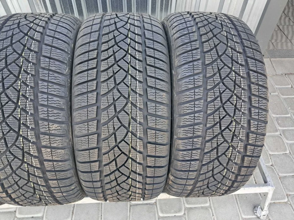 Резина НОВА Good Year 245/40 R18 Ultra Grip Performance Gen-1 DOT23 A4