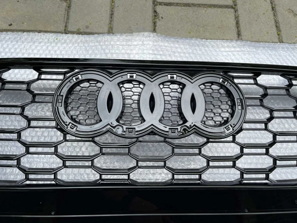 Решетка радиатора Audi A5 F5 (16-19) тюнинг стиль RS5 (чорний глянц)