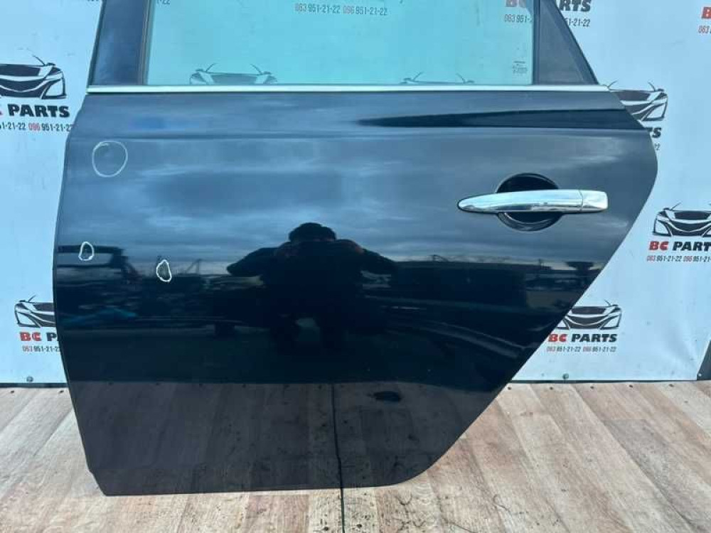Дверь задняя левая Nissan Sentra 2012-2019 год