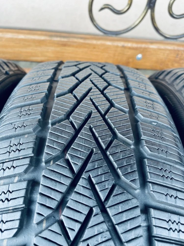 Шини 185/55 R15 semperit