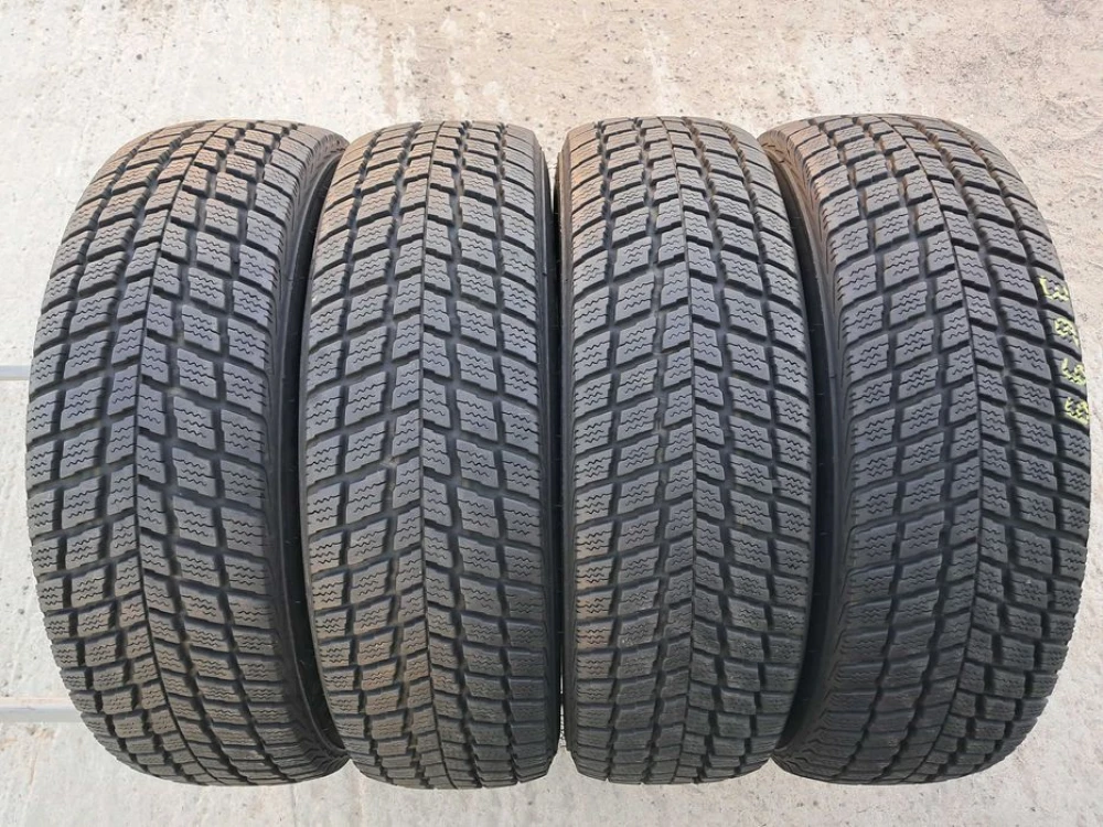 Резина зима 95% протектор Roadstone 215/70 R16 Winguard SUV