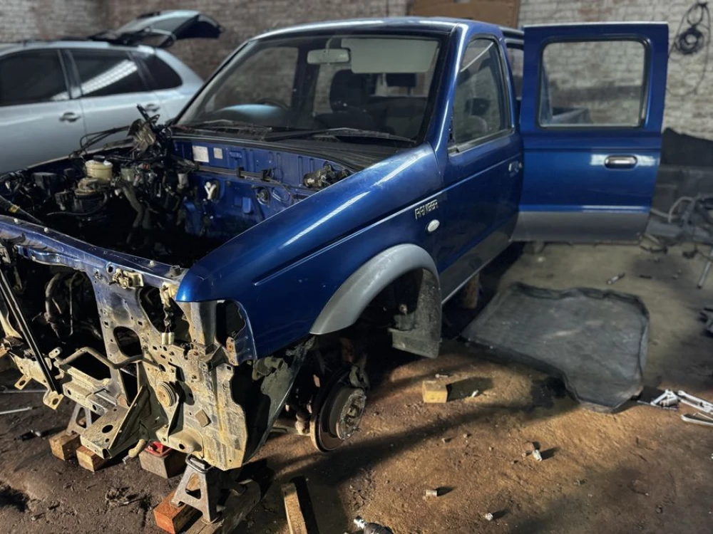 Кабіна Ford Ranger 02-06р телевизор Форд Рангер
