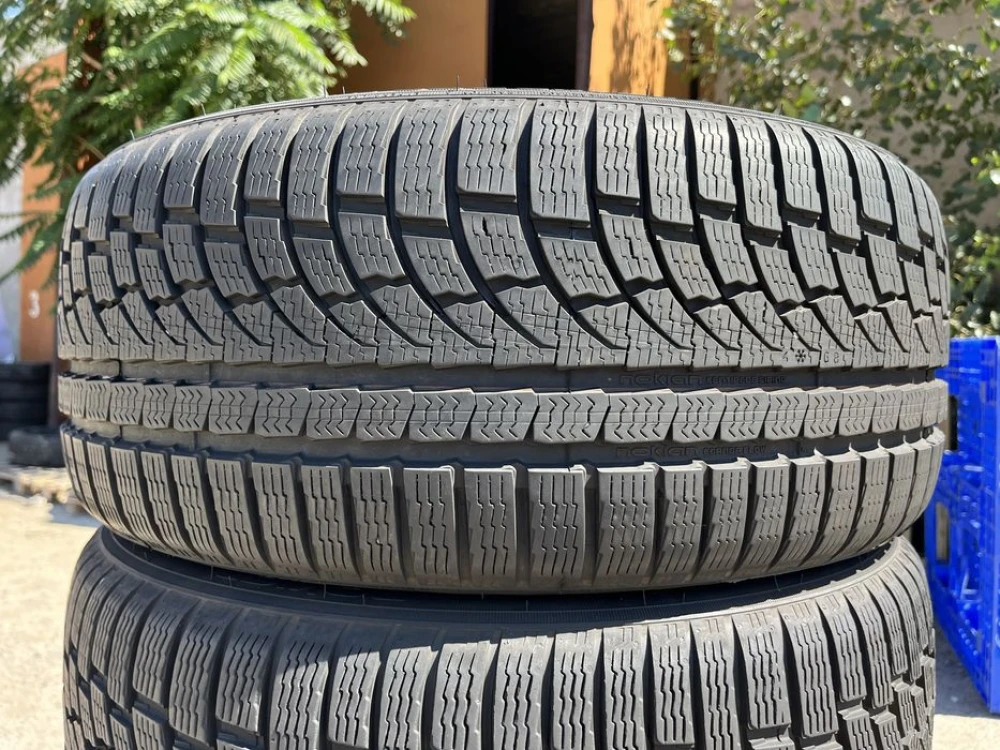 245/40 r20 Nokian WR A4 Резина зимняя 95%