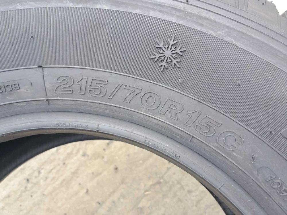 Резина зима 95% протектор Semperit 215/70 R15C VanHawk Winter