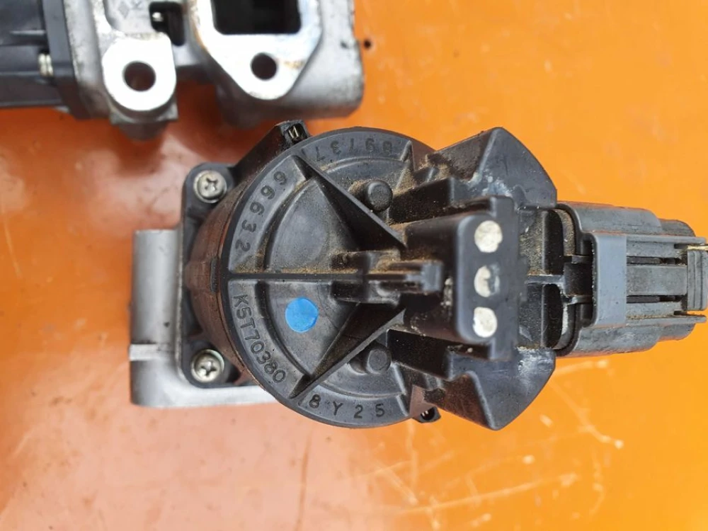Клапани EGR K5T70380  ЕГР Opel 1.7 Astra J
