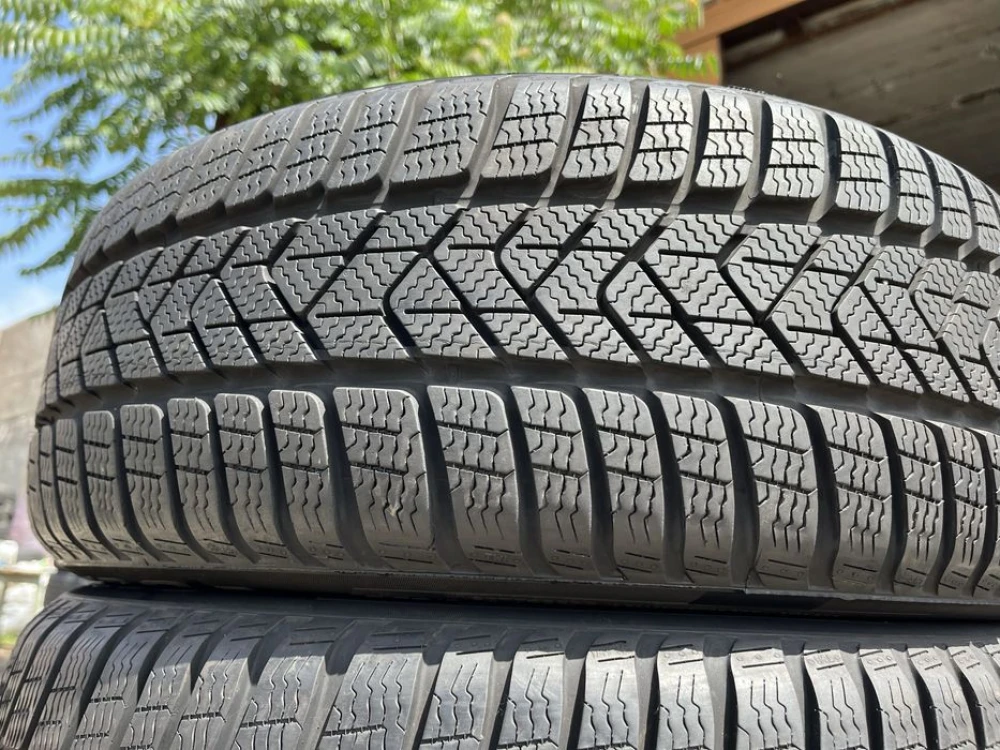 225/55 r17 Pirelli Sottozero 3 winter 23 год Резина зимняя