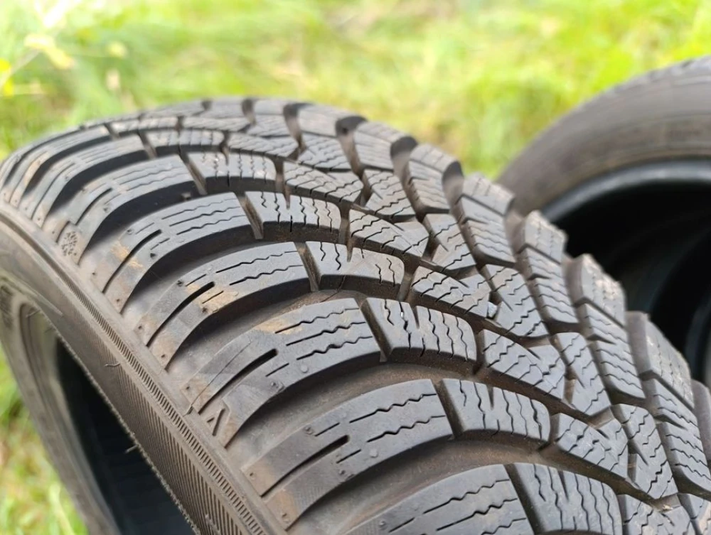 Майже нові зимові шини Falken 165/60 R15 резина Р15