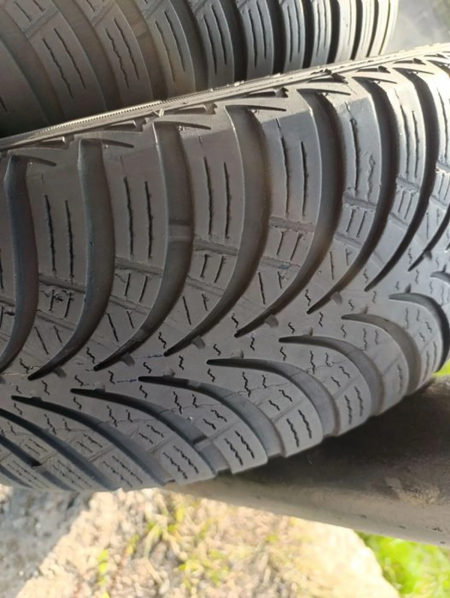 Зимові шини 205/60 R16