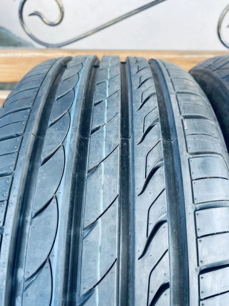 Пара 205/40 ZR17 Delinte
