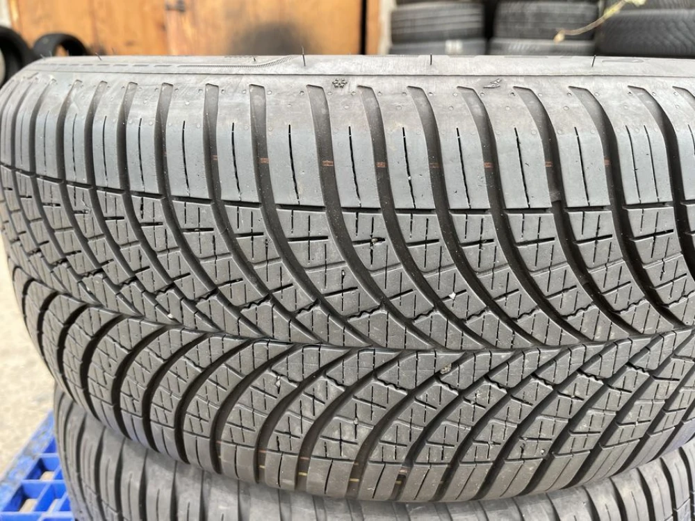 235/50 r19 Goodyear 4Season Резина всесезонная