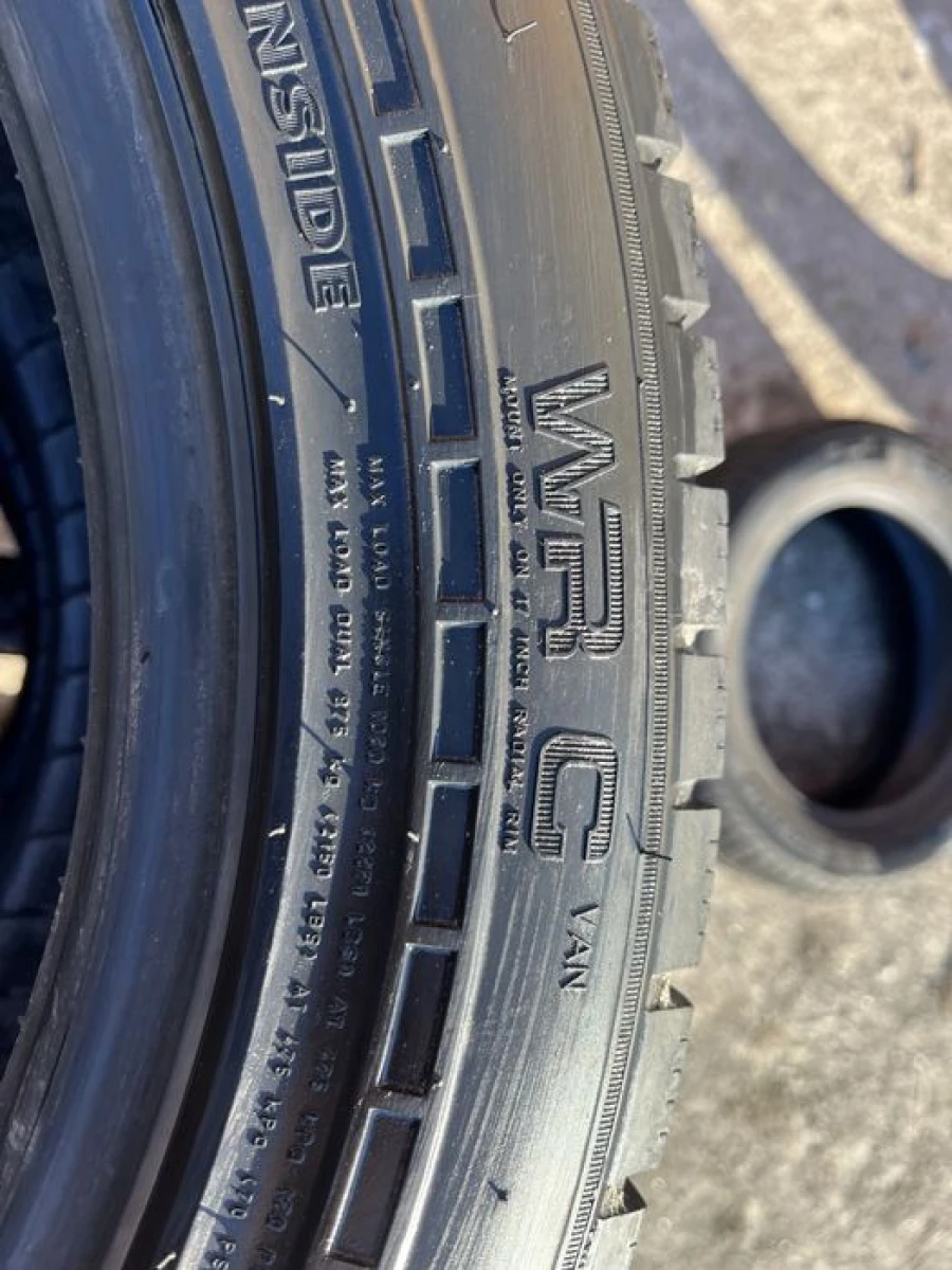 215/60 r17 Nokian WR C van Резина зимняя