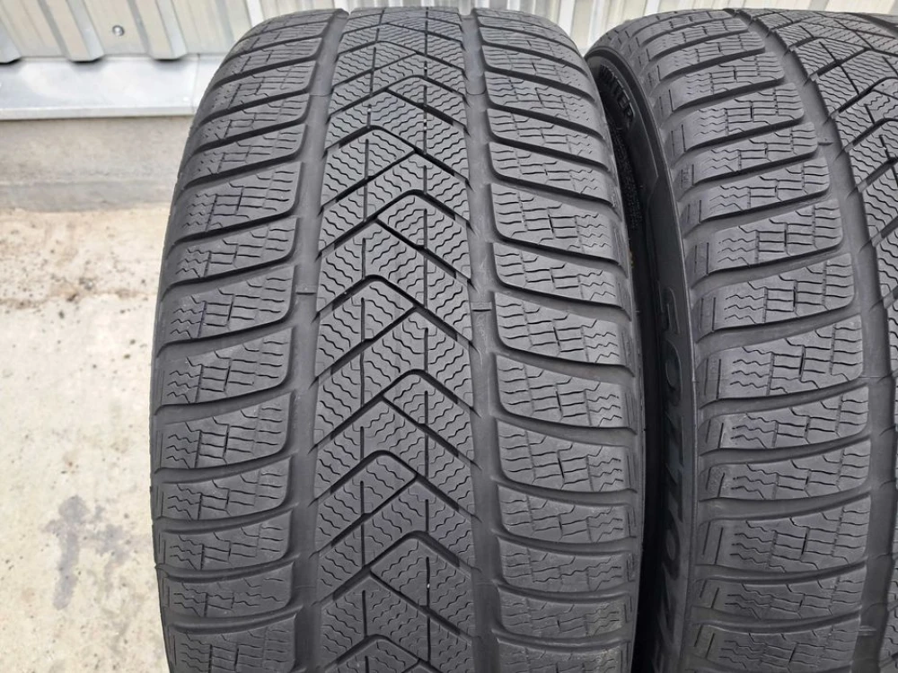 Резина зима 80% протектор Pirelli 275/40 R18 Sottozero 3 RFT