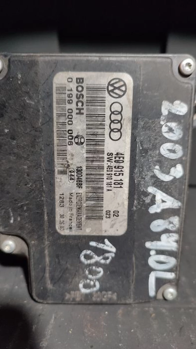 Блок акумулятора Audi A8 D3 4E0915181