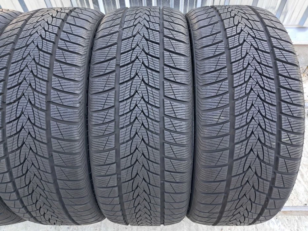Резина зима 90% протектор Imperial 235/45 R19 Snowdragon UHP