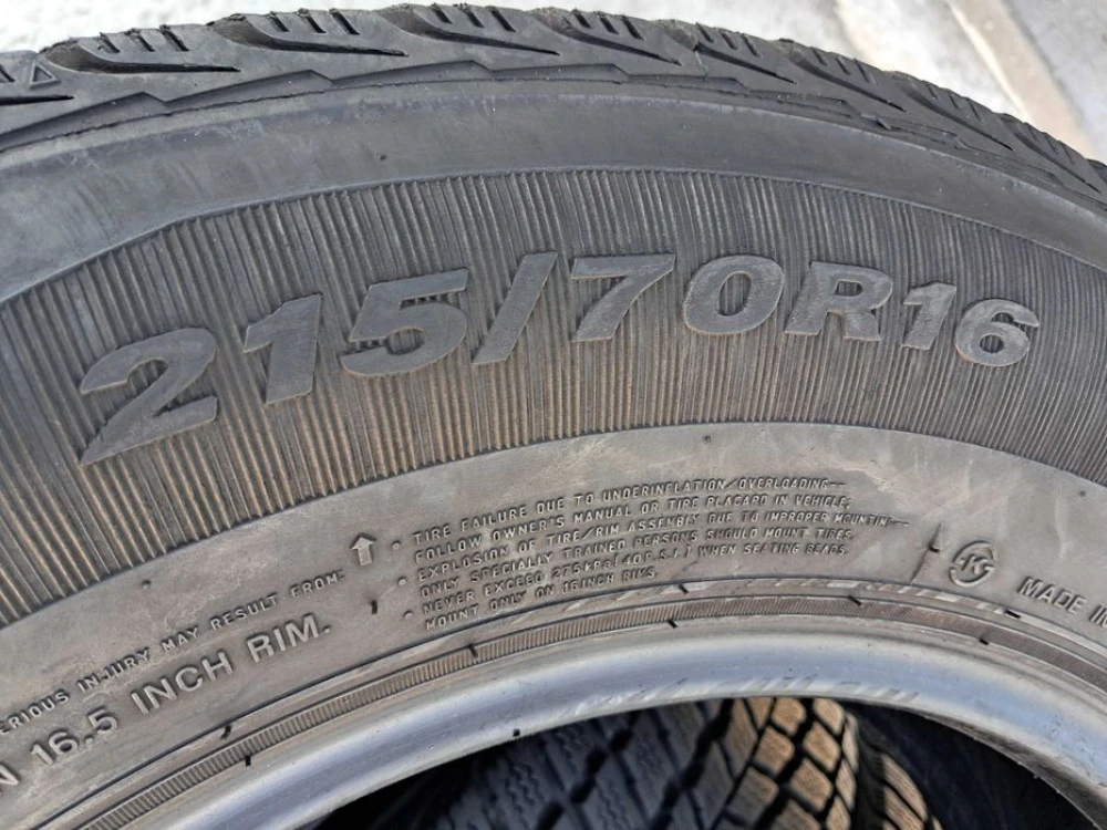 Резина зима 95% протектор Roadstone 215/70 R16 Winguard SUV