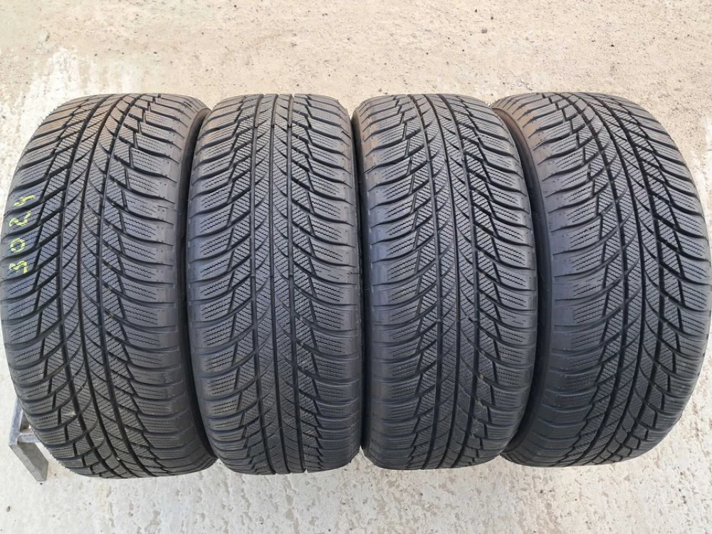 Резина зима 90% протектор Bridgestone 215/55 R17 Blizzak LM001