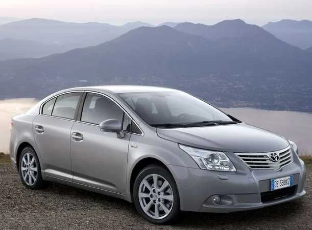 Салон, сиденья Toyota Avensis T27 черная кожа. Разборка Toyota Avensis