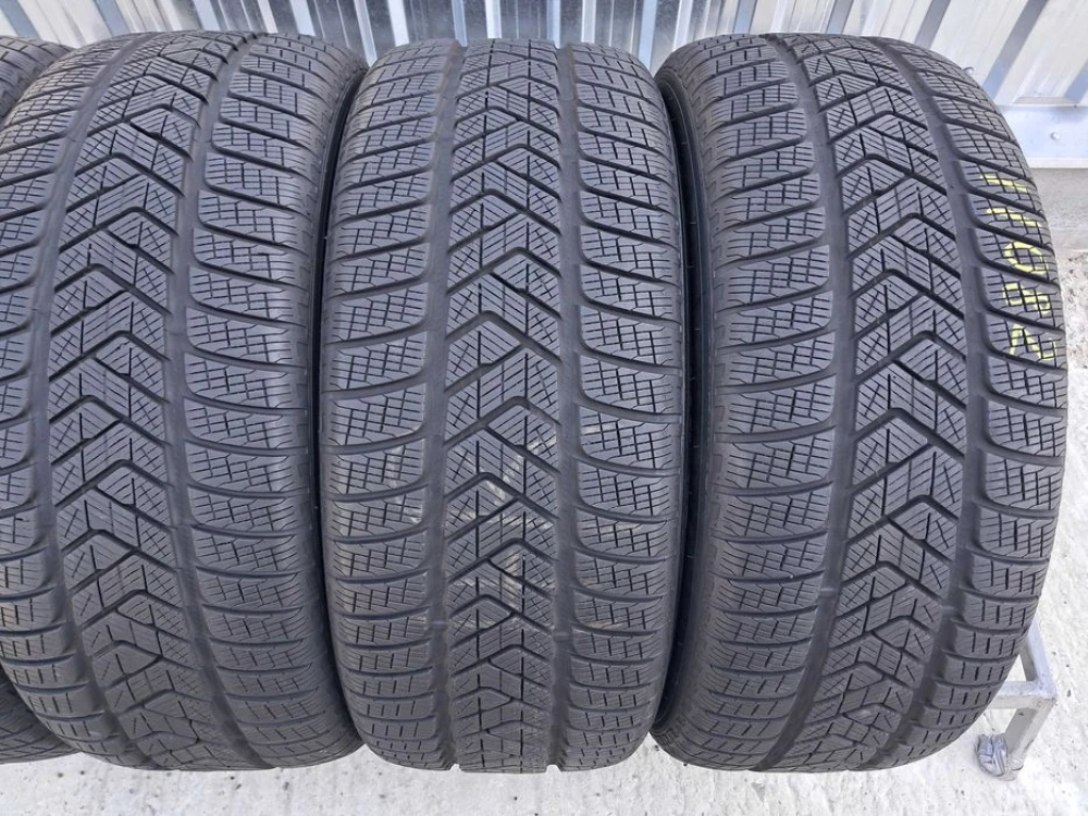 Резина зима 90% протектор Pirelli 255/55 R18 Scorpion Winter