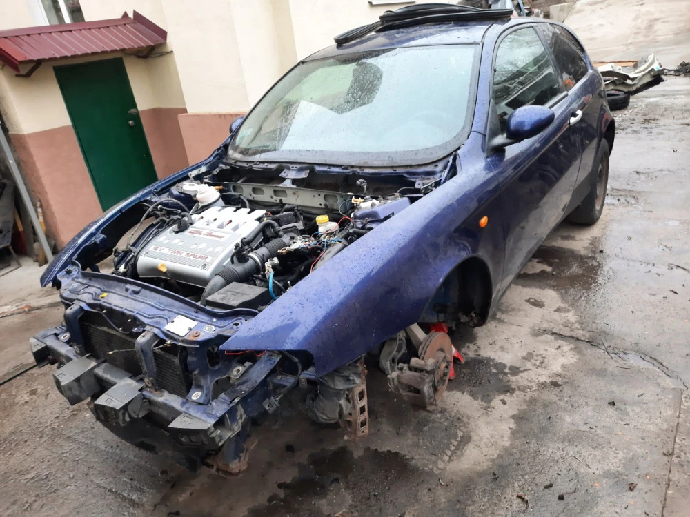 Генератор Альфа-ромео 147 937 (Alfa Romeo 147) 0124415015 Bosch