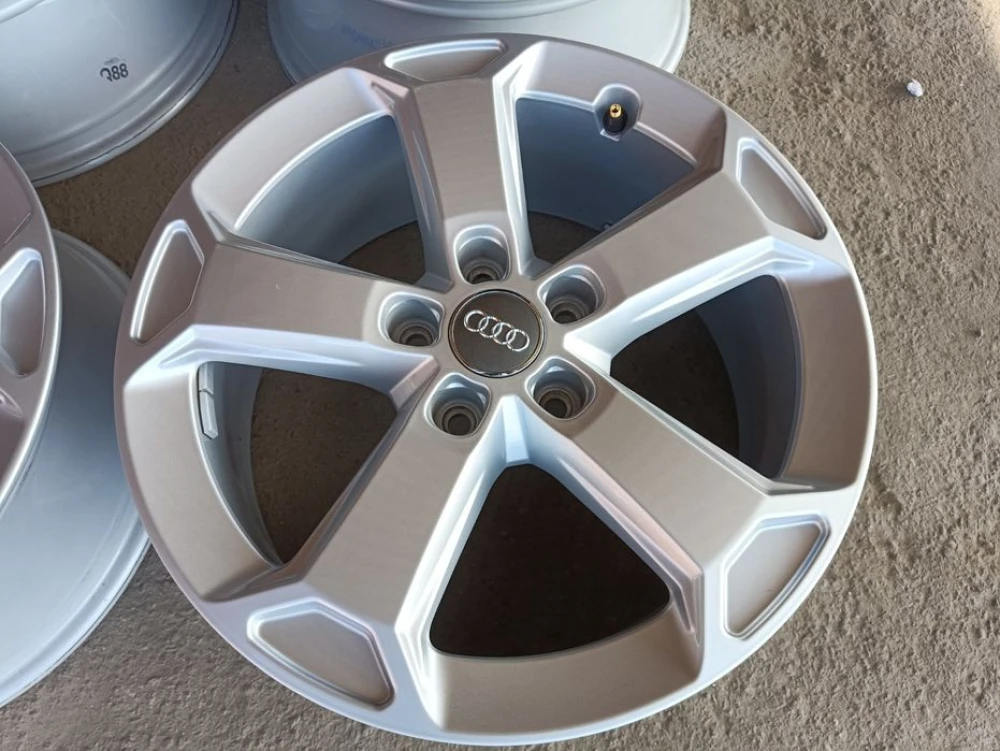 Оригінальні легкосплавні диски Audi 5*112 R17 титан r17