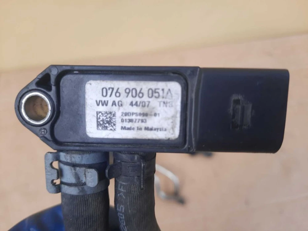 Датчик тиску  volkswagen Caddy/T5 076 906 051а