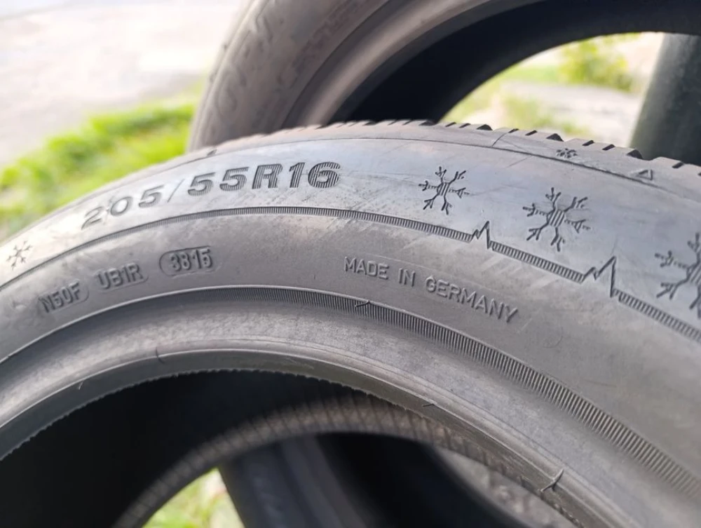 Зимові шини Dunlop 205/55 R16 резина Р16