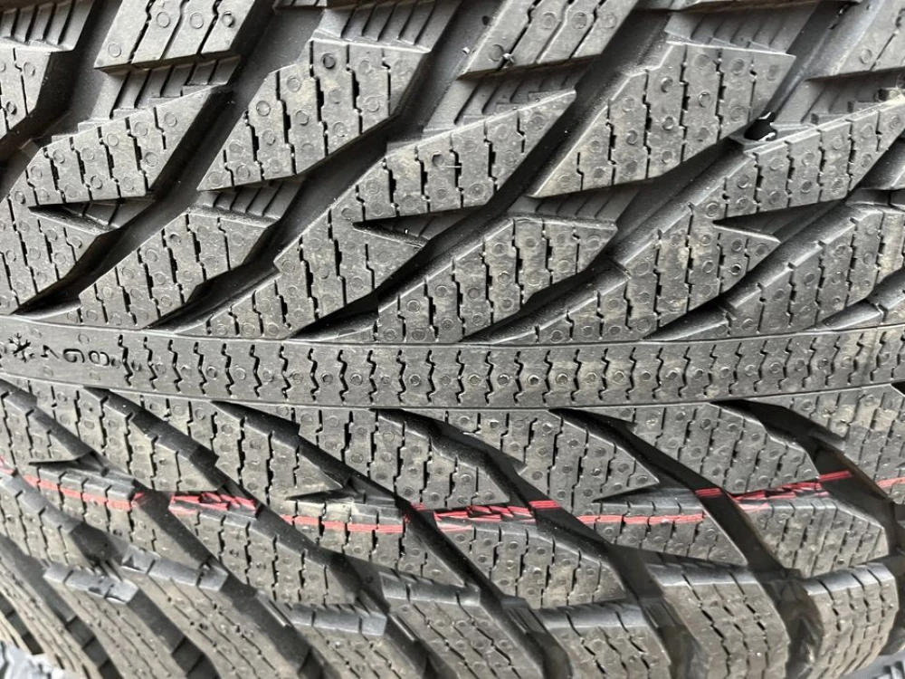 295/40 r21 Nokian Hakkapelliita R3 Резина зимняя НОВАЯ