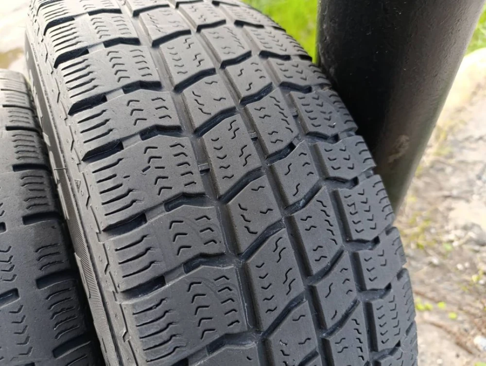 Зимові шини Vredestein 215/65 R16C резина цешка Р16 С