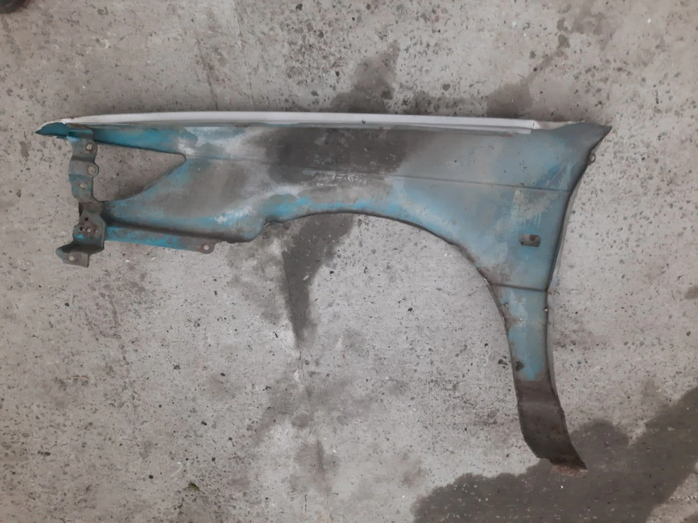 MB549986 крыло переднее правое Mitsubishi Lancer IV Разборка