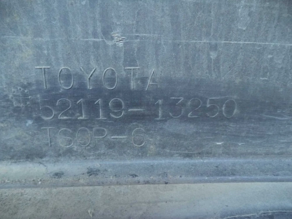 Бампер Toyota Corolla Verso з 00-04 р.в.