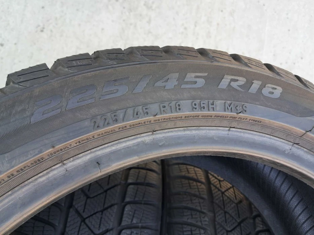 Резина зима 95% протектор Pirelli 225/45 R18 Sottozero 3 * Runflat BMW